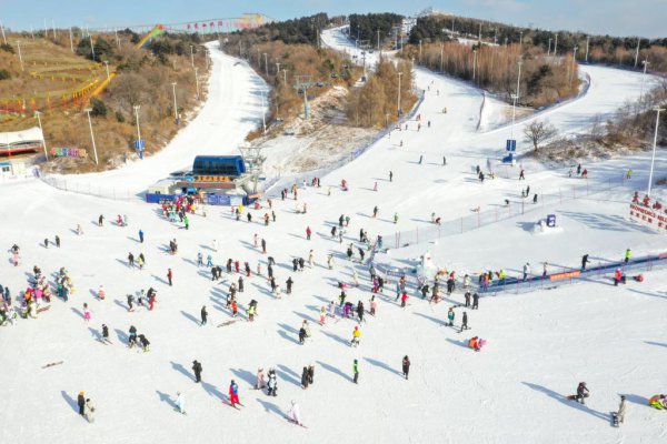“雪假”引发新一轮冰雪旅游挥霍高涨